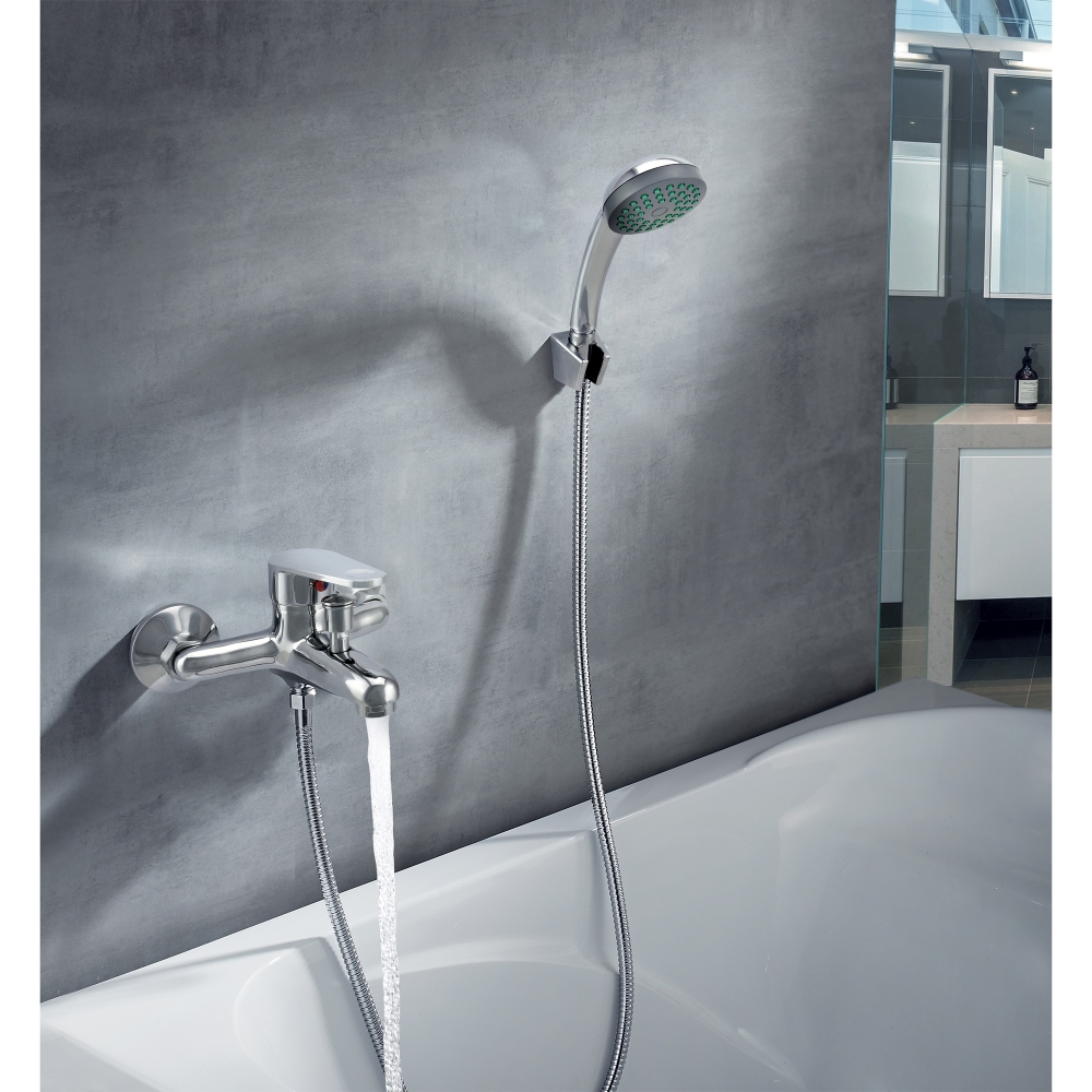 0402.719, Смеситель ванно-душевой одноручный с коротким изливом "Istok life"